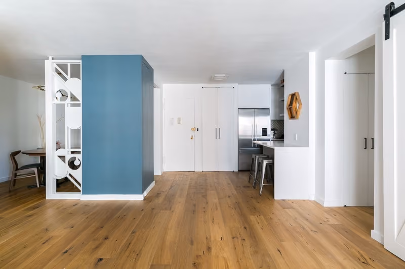 Renovated interior of a post-war co-op combination at Coliseum Park Apartments at 30 West 60th Street on the Upper West Side, Manhattan, by Gallery KBNY (view 1)