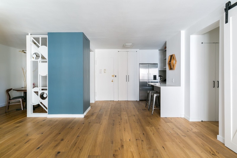 Renovated interior of a post-war co-op combination at Coliseum Park Apartments at 30 West 60th Street on the Upper West Side, Manhattan, by Gallery KBNY (view 1)