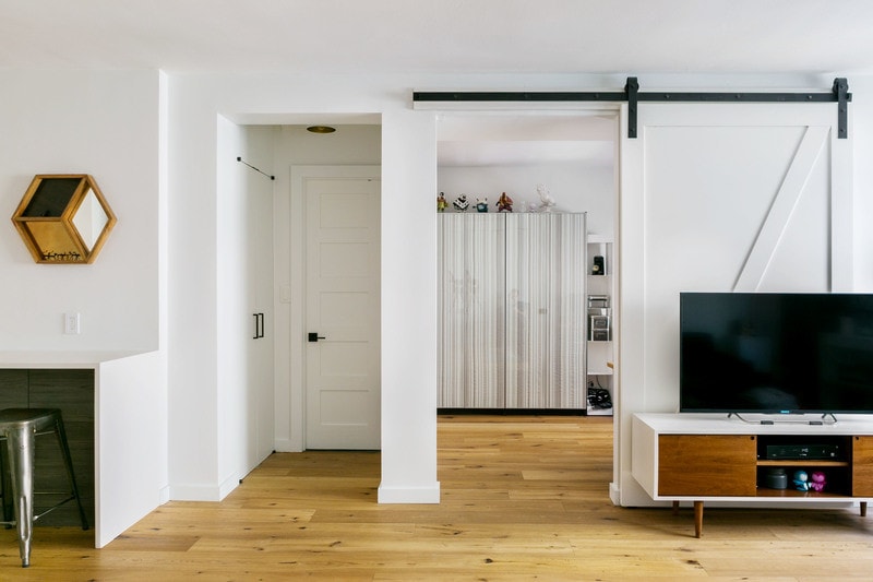 Renovated interior of a post-war co-op combination at Coliseum Park Apartments at 30 West 60th Street on the Upper West Side, Manhattan, by Gallery KBNY (view 3)