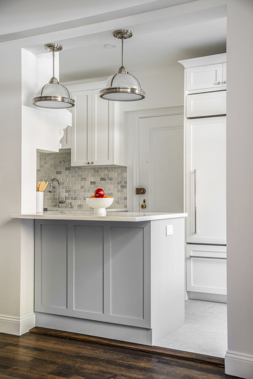 Renovated interior of a pre-war co-op at 230 East 50th Street in Turtle Bay, Manhattan, by Gallery KBNY (view 15)