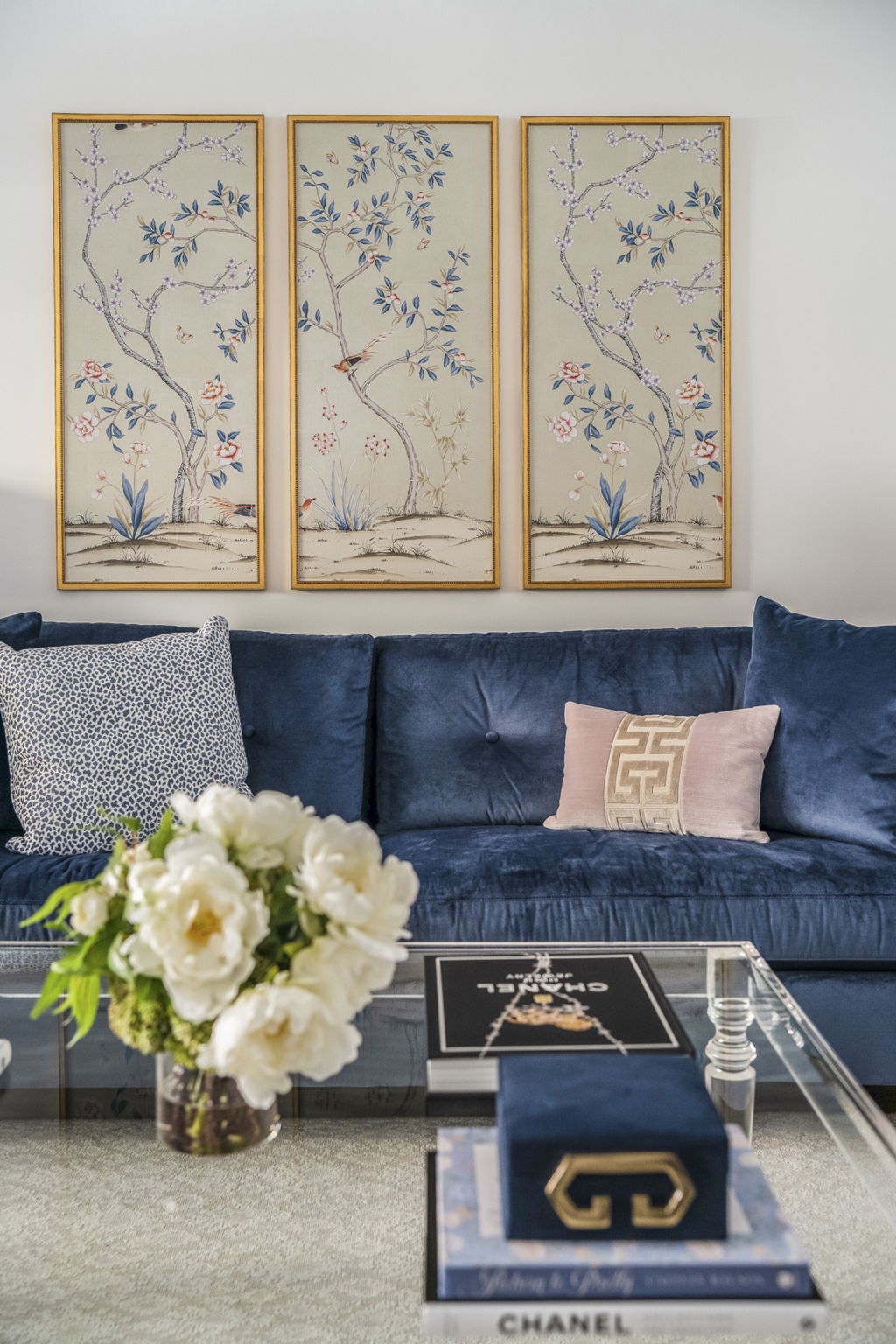 Renovated interior of a pre-war co-op at 230 East 50th Street in Turtle Bay, Manhattan, by Gallery KBNY (view 3)