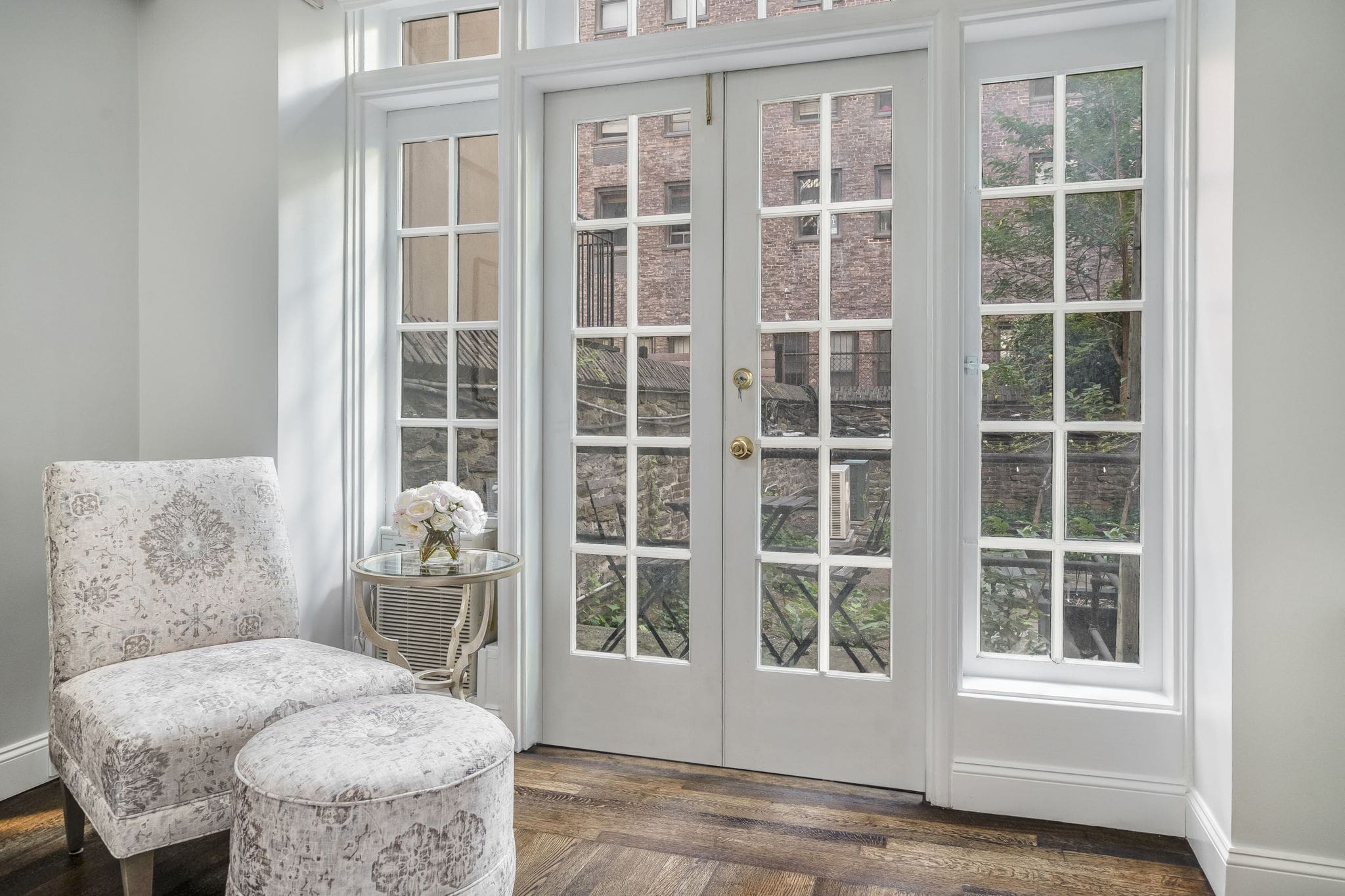 Renovated interior of a pre-war co-op at 230 East 50th Street in Turtle Bay, Manhattan, by Gallery KBNY (view 19)