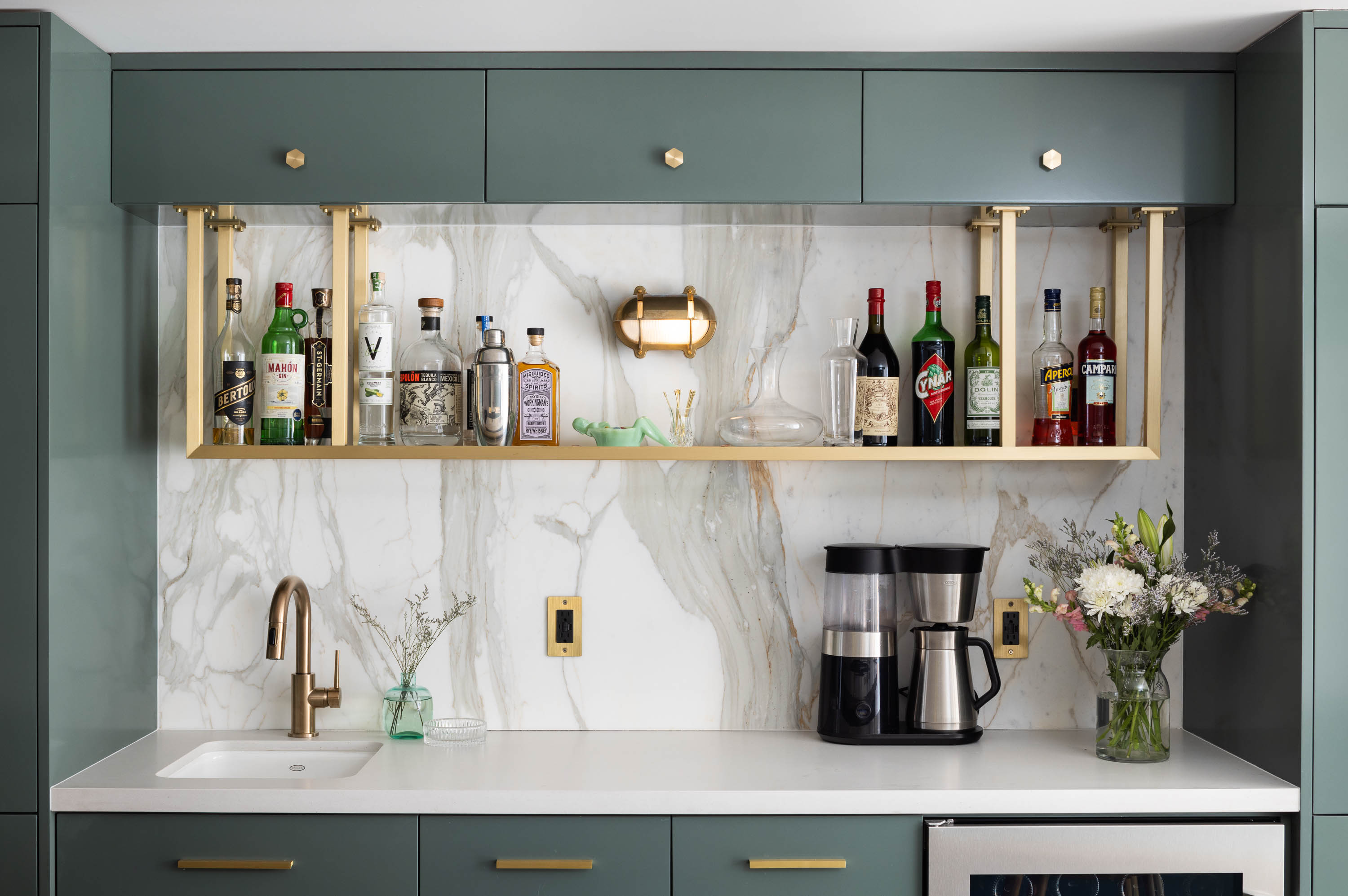 Custom wet bar with marble and green cabinetry in a Carroll Gardens brownstone at 347 President Street, Brooklyn, by Gallery KBNY