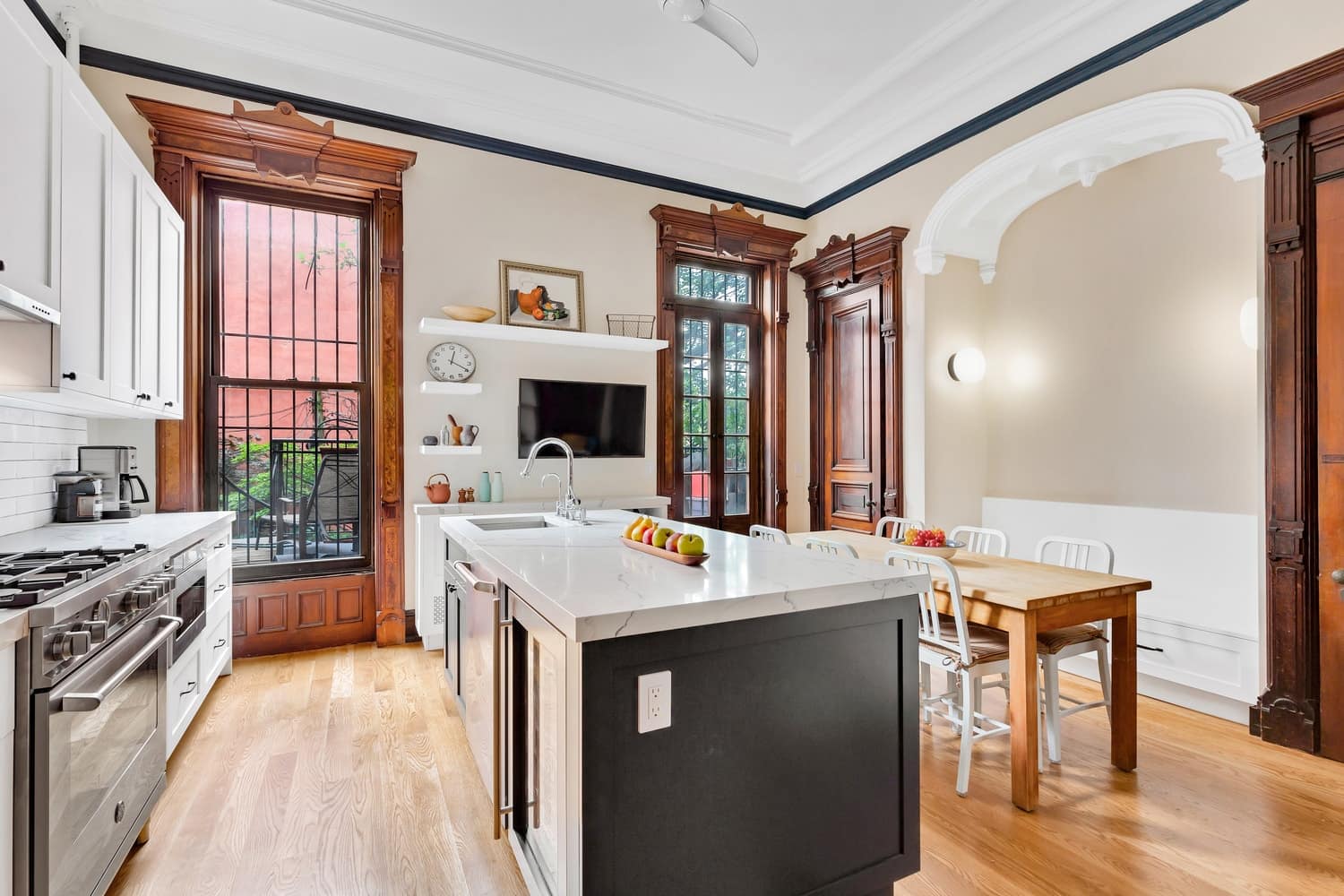 Renovated interior of a brownstone kitchen at Park Slope, Brooklyn, by Gallery KBNY (view 3)