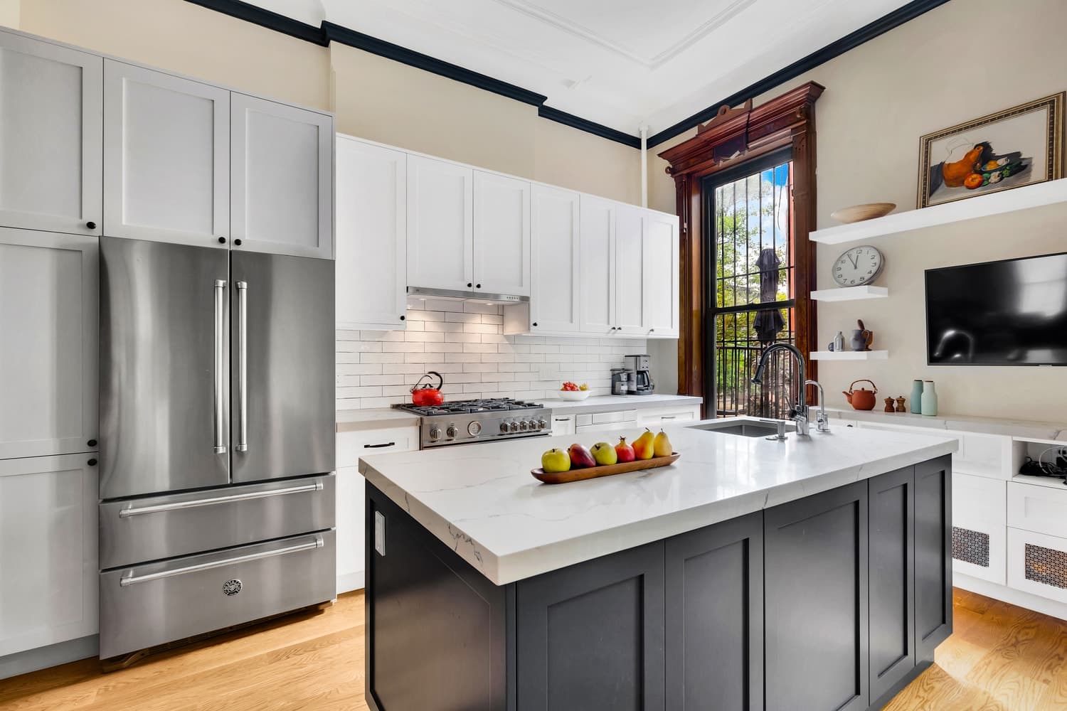 Renovated interior of a brownstone kitchen at Park Slope, Brooklyn, by Gallery KBNY (view 2)