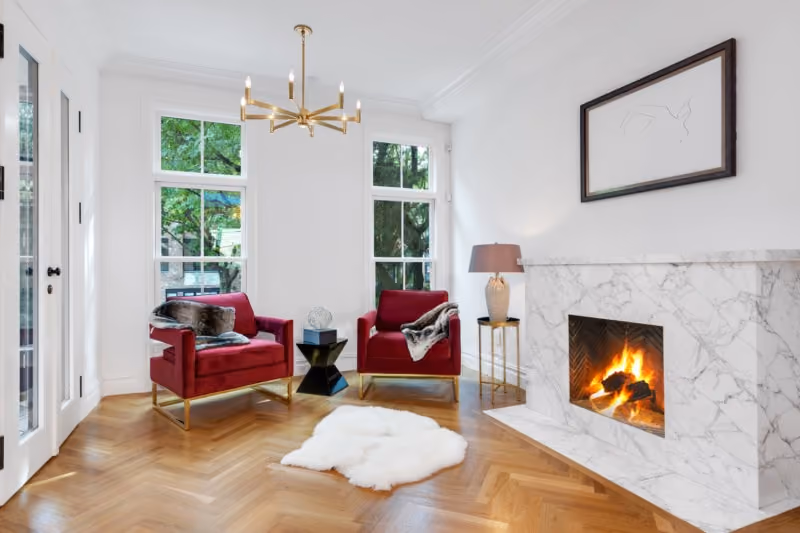 Renovated interior of a brownstone at Bedford-Stuyvesant, Brooklyn, by Gallery KBNY (view 1)
