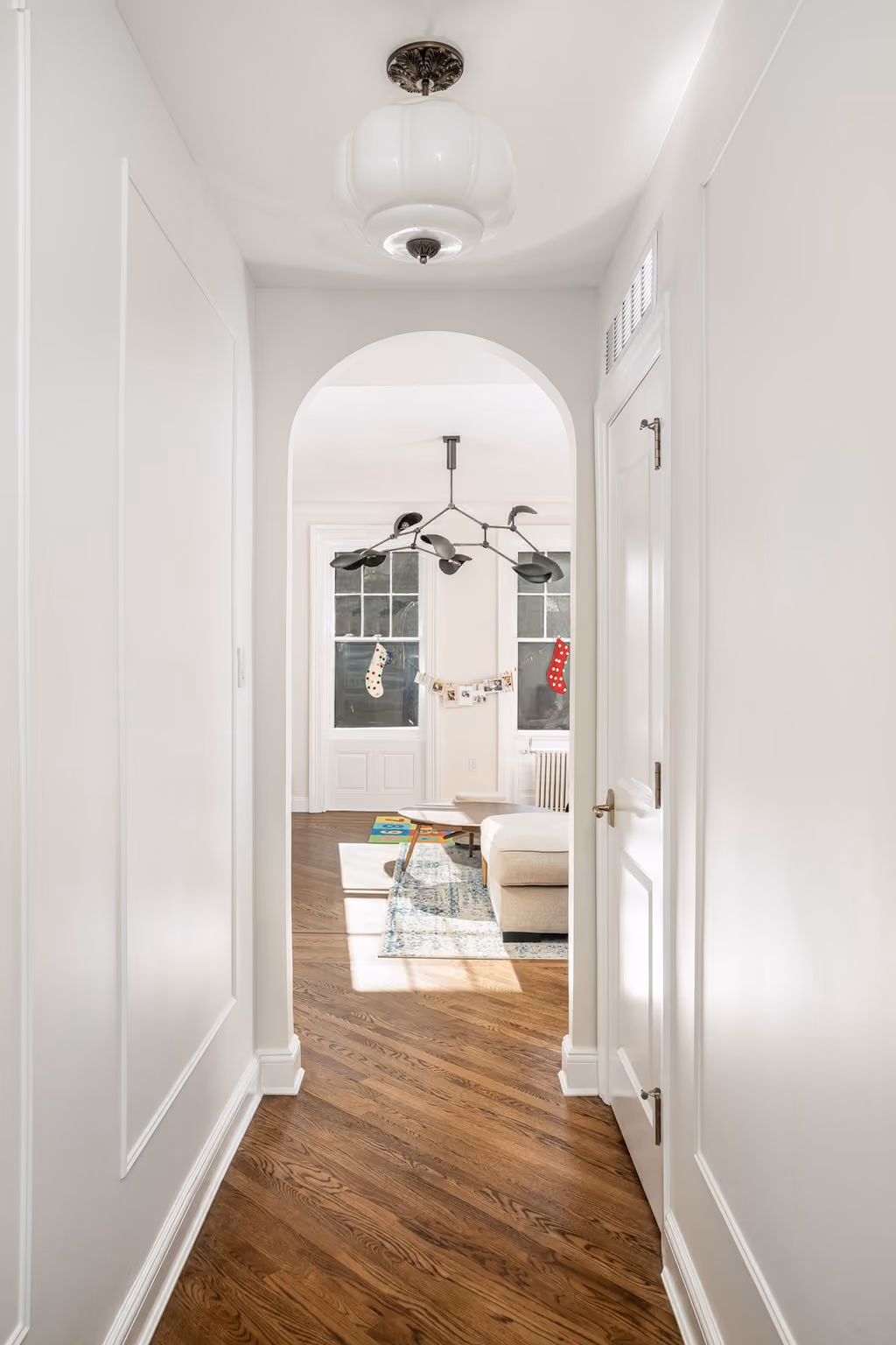 Renovated interior of a pre-war co-op combination at 61 Pierrepont Street in Brooklyn Heights, Brooklyn, by Gallery KBNY (view 8)