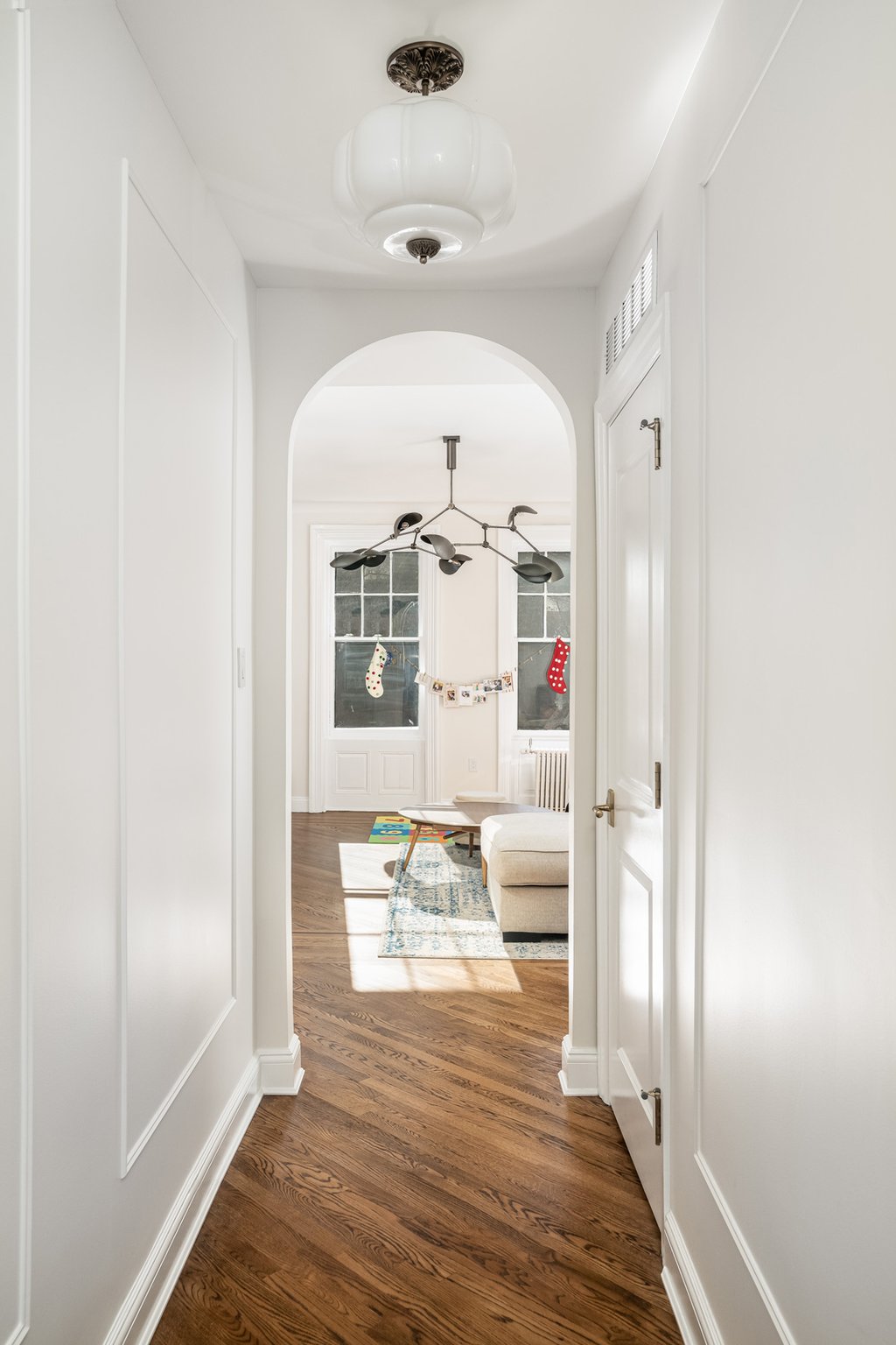 Renovated interior of a pre-war co-op combination at 61 Pierrepont Street in Brooklyn Heights, Brooklyn, by Gallery KBNY (view 8)