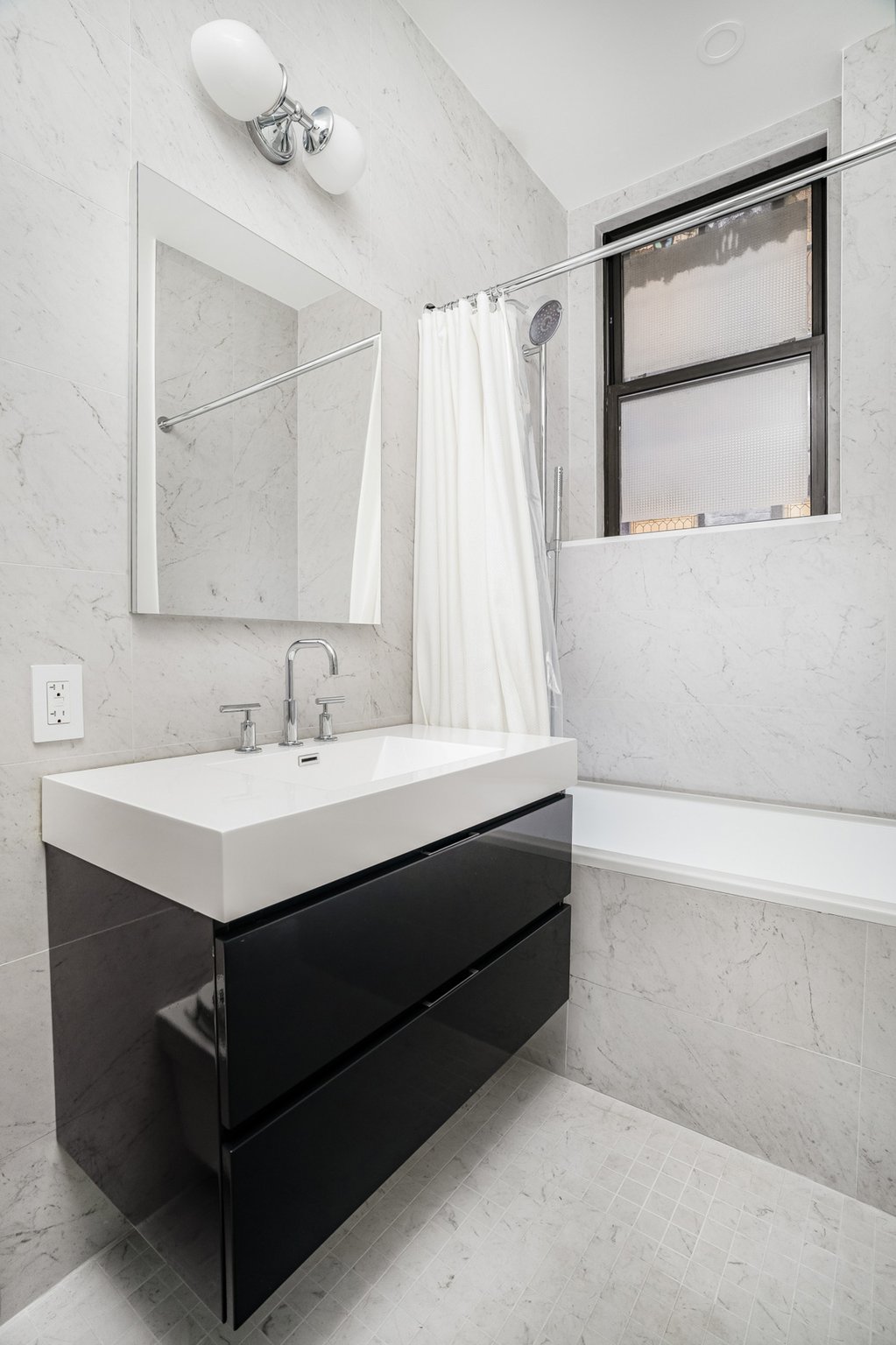 Renovated interior of a pre-war co-op combination at 61 Pierrepont Street in Brooklyn Heights, Brooklyn, by Gallery KBNY (view 20)