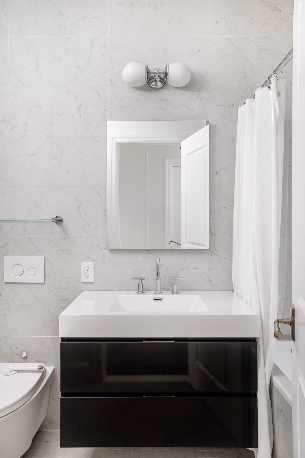 Renovated interior of a pre-war co-op combination at 61 Pierrepont Street in Brooklyn Heights, Brooklyn, by Gallery KBNY (view 21)