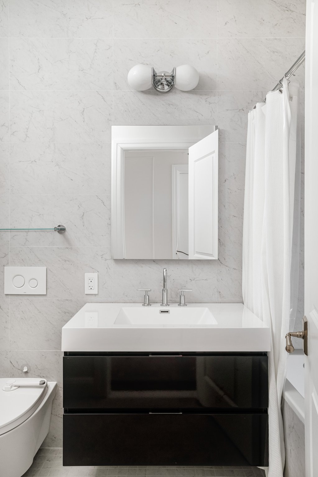 Renovated interior of a pre-war co-op combination at 61 Pierrepont Street in Brooklyn Heights, Brooklyn, by Gallery KBNY (view 21)