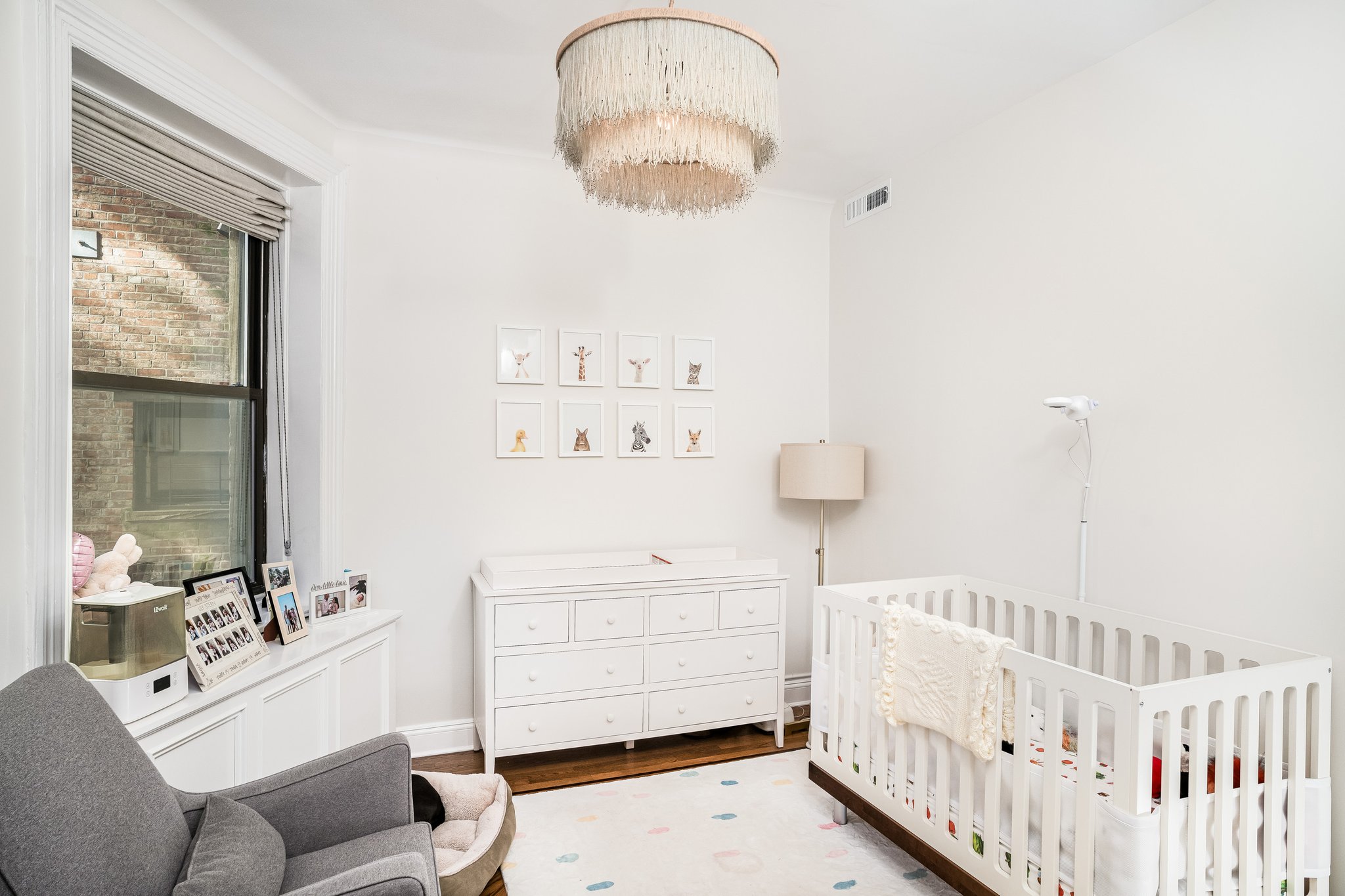 Renovated interior of a pre-war co-op combination at 61 Pierrepont Street in Brooklyn Heights, Brooklyn, by Gallery KBNY (view 10)