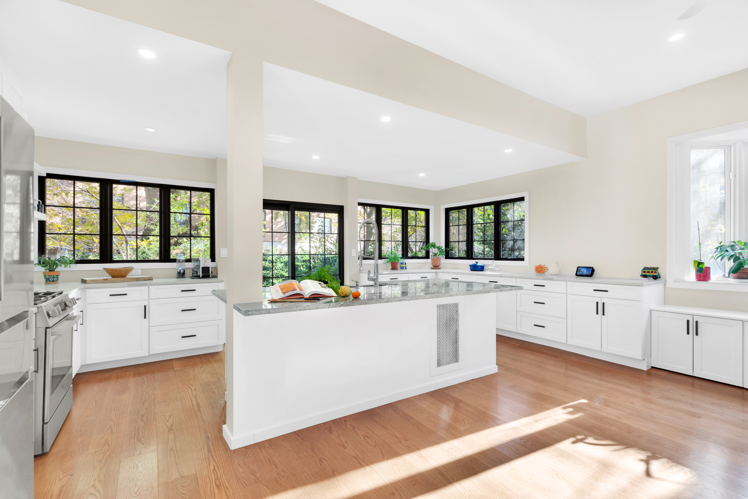 Renovated interior of a kitchen at Sherman Street in Brooklyn, by Gallery KBNY (view 4)