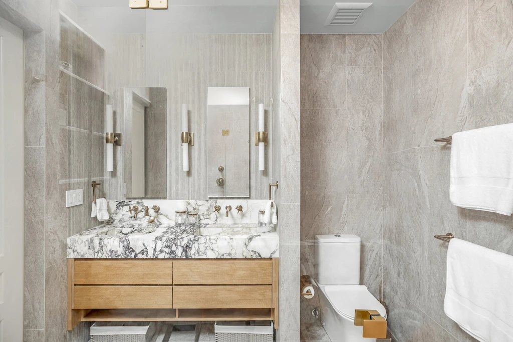 Renovated interior of a co-op loft at 335 Greenwich Street in Tribeca, Manhattan, by Gallery KBNY (continued view 7)