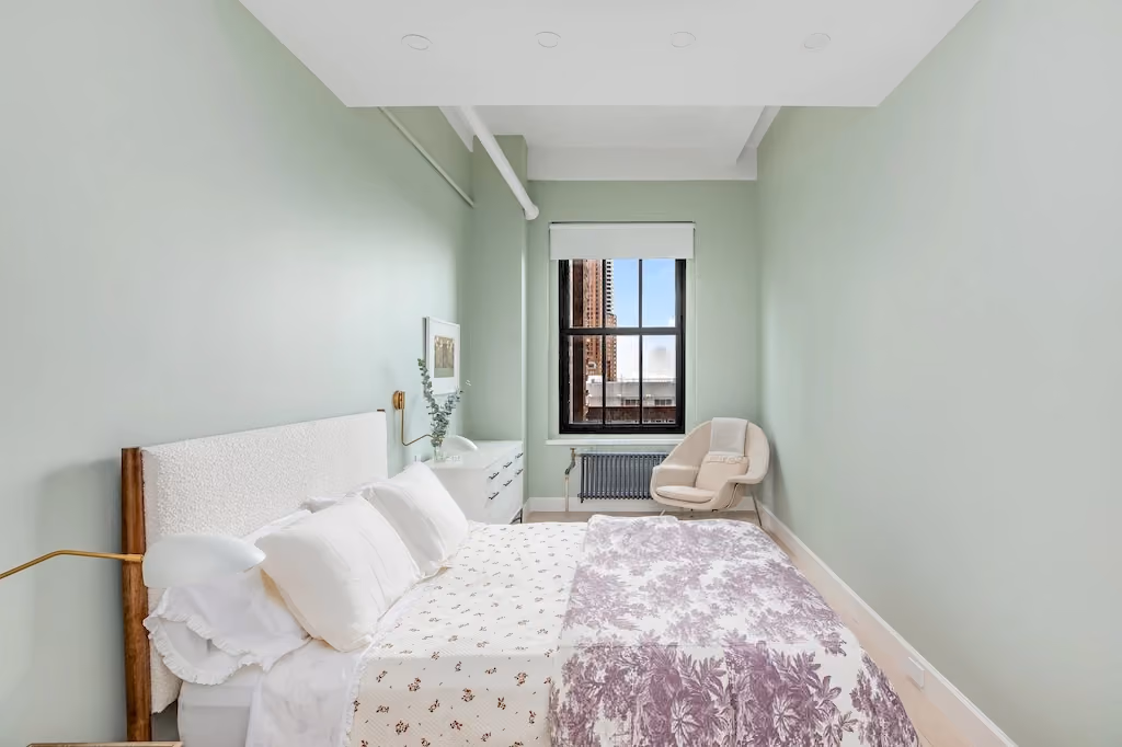 Renovated interior of a co-op loft at 335 Greenwich Street in Tribeca, Manhattan, by Gallery KBNY (continued view 9)