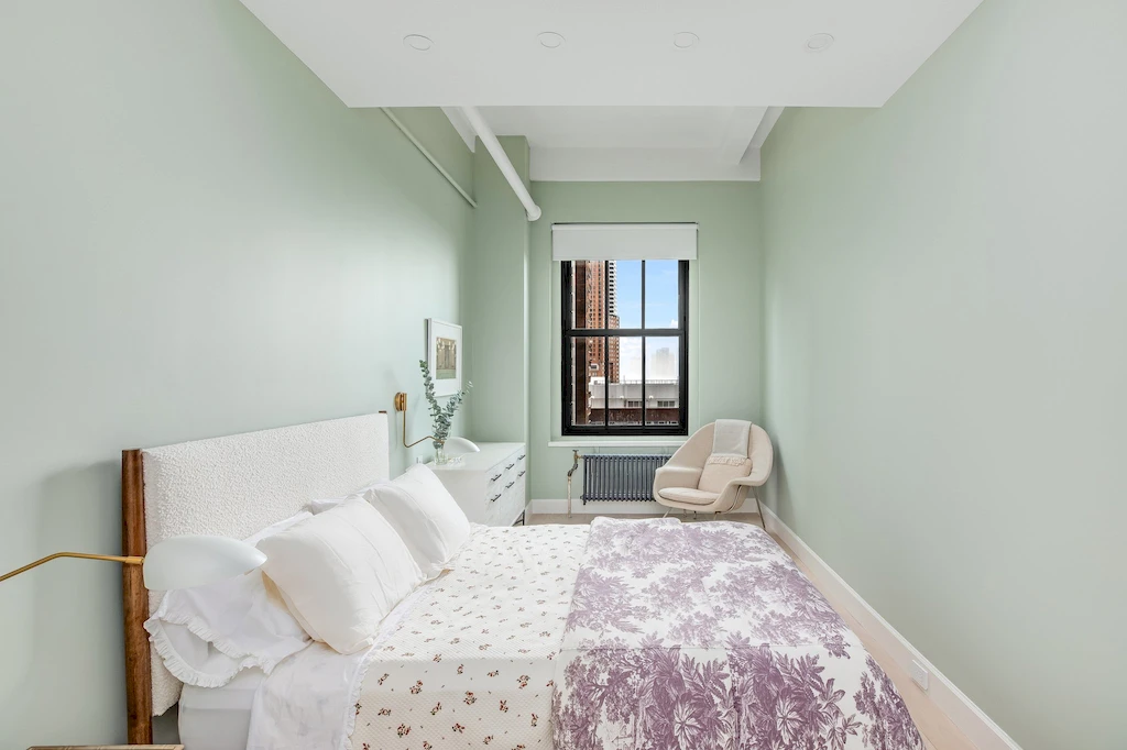 Renovated interior of a co-op loft at 335 Greenwich Street in Tribeca, Manhattan, by Gallery KBNY (continued view 9)