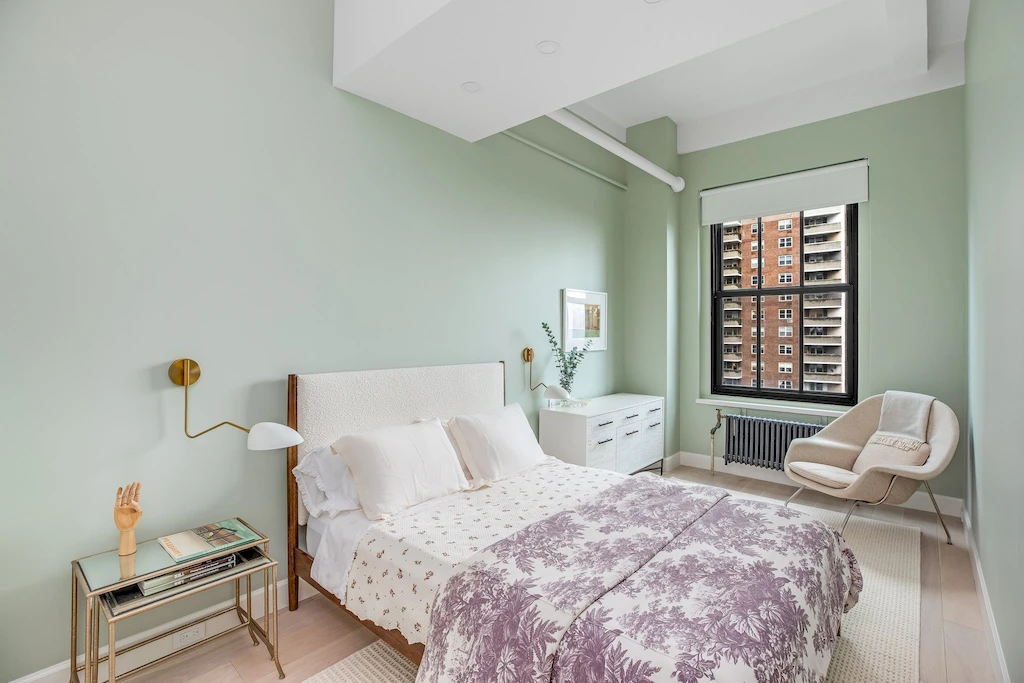 Renovated interior of a co-op loft at 335 Greenwich Street in Tribeca, Manhattan, by Gallery KBNY (continued view 11)