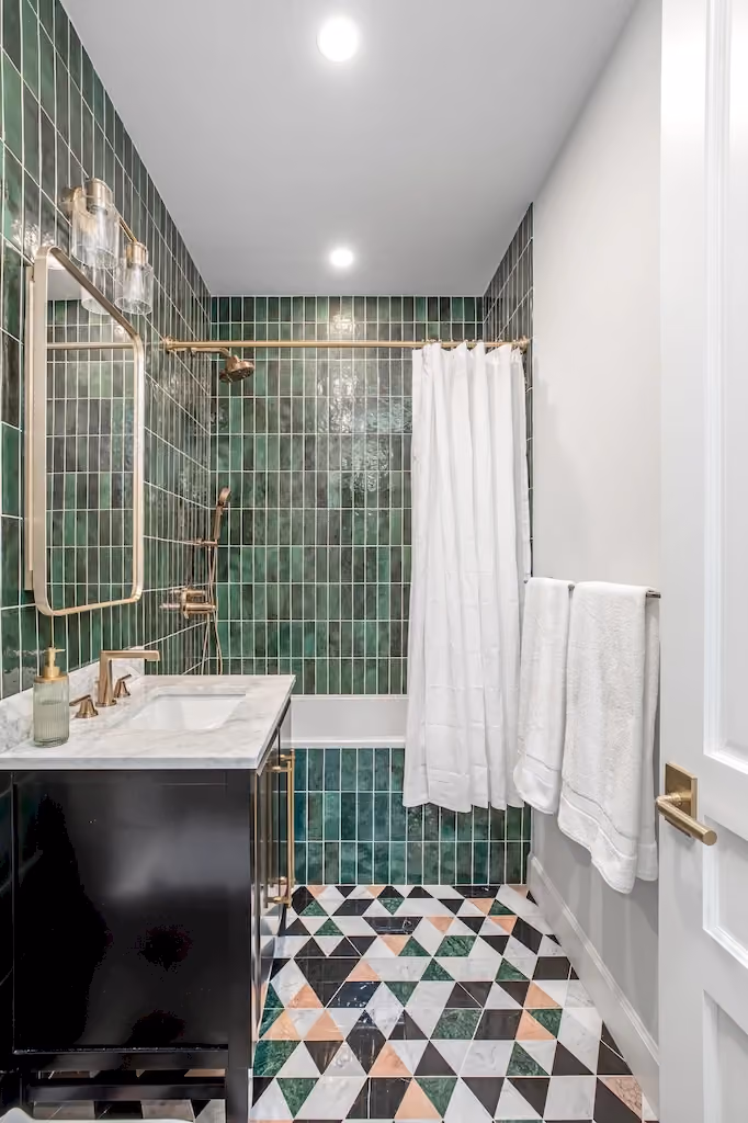 Renovated interior of a co-op loft at 335 Greenwich Street in Tribeca, Manhattan, by Gallery KBNY (continued view 15)