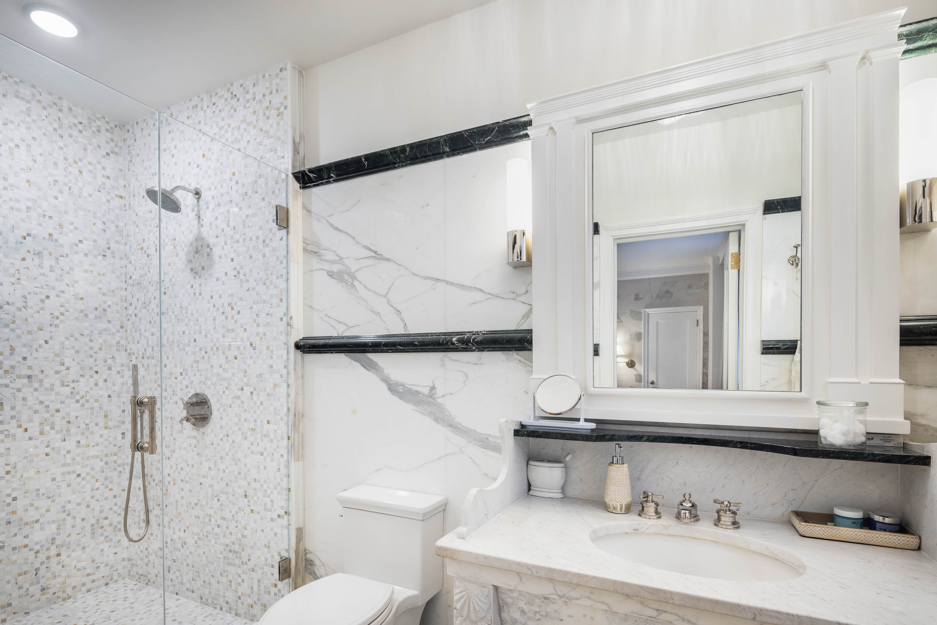 Renovated interior of a pre-war co-op at 1035 Fifth Avenue on the Upper East Side, Manhattan, by Gallery KBNY (view 14)