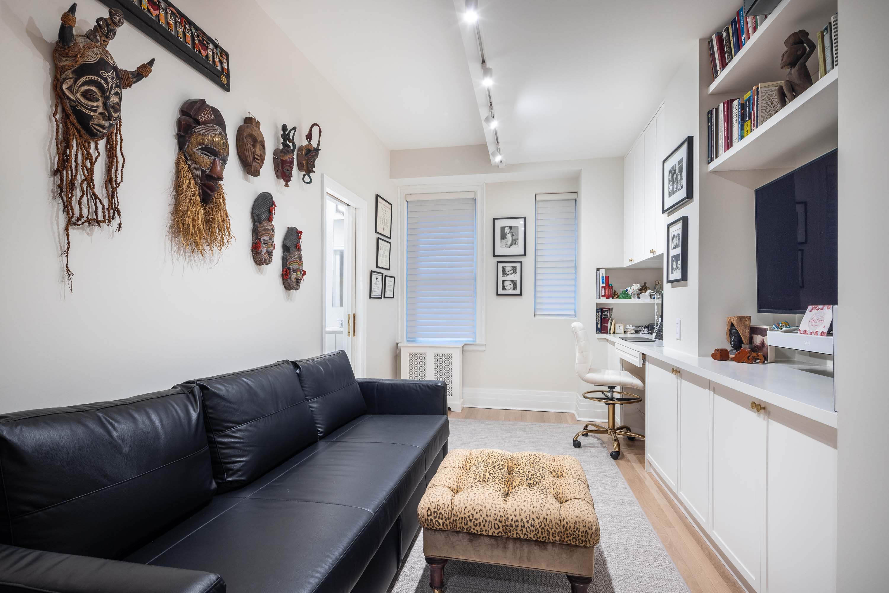 Renovated interior of a pre-war co-op at 1035 Fifth Avenue on the Upper East Side, Manhattan, by Gallery KBNY (view 10)