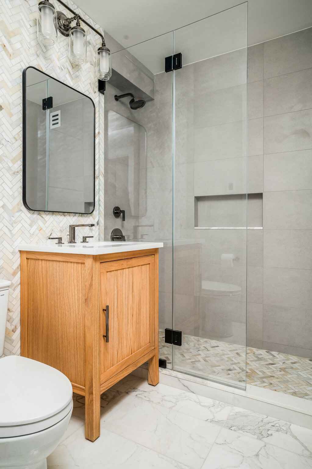 Renovated interior of a post-war condo at The Coronado at 155 West 70th Street in Lincoln Square, Manhattan, by Gallery KBNY (view 21)