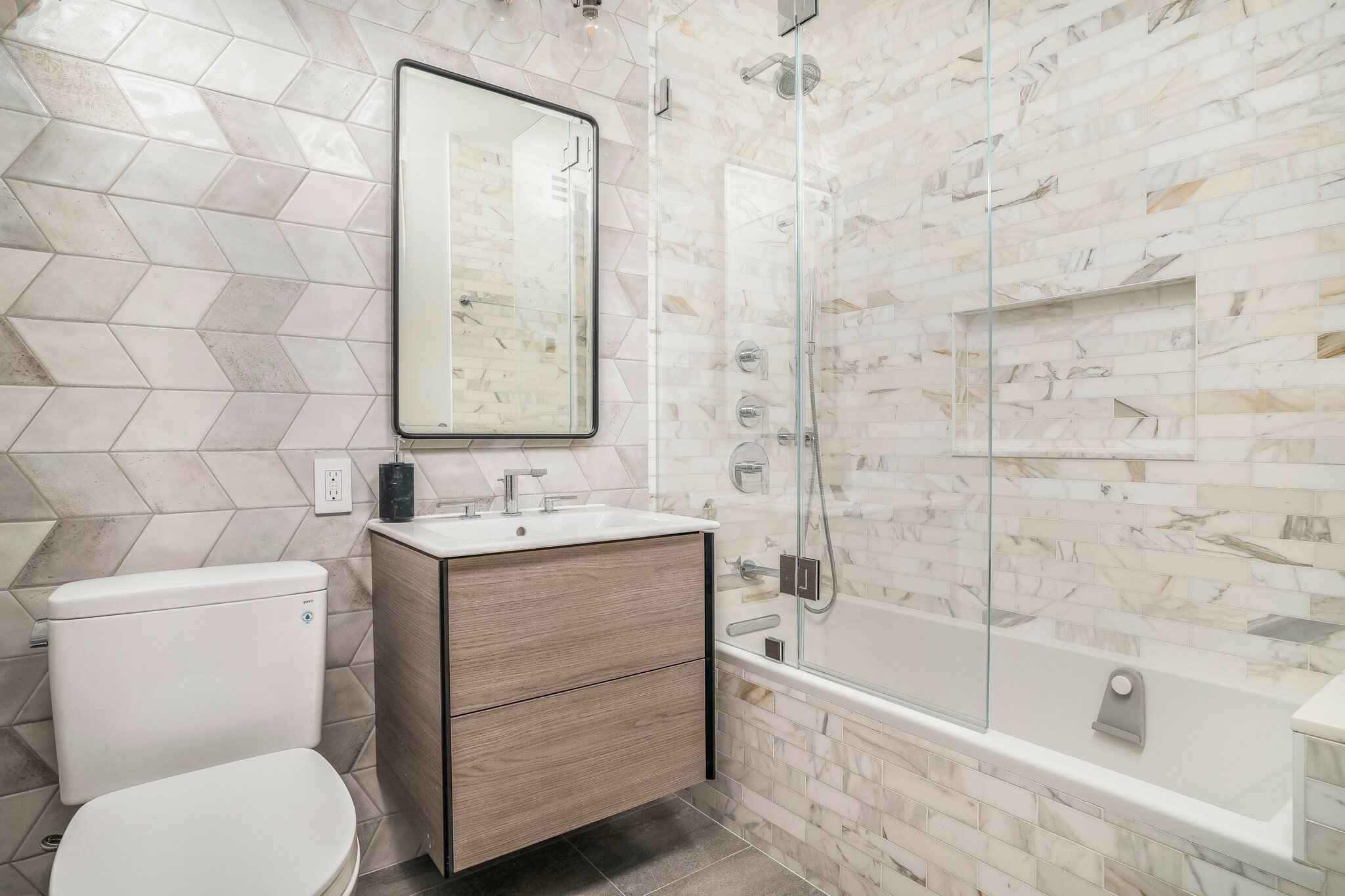 Renovated interior of a post-war condo at The Coronado at 155 West 70th Street in Lincoln Square, Manhattan, by Gallery KBNY (view 24)