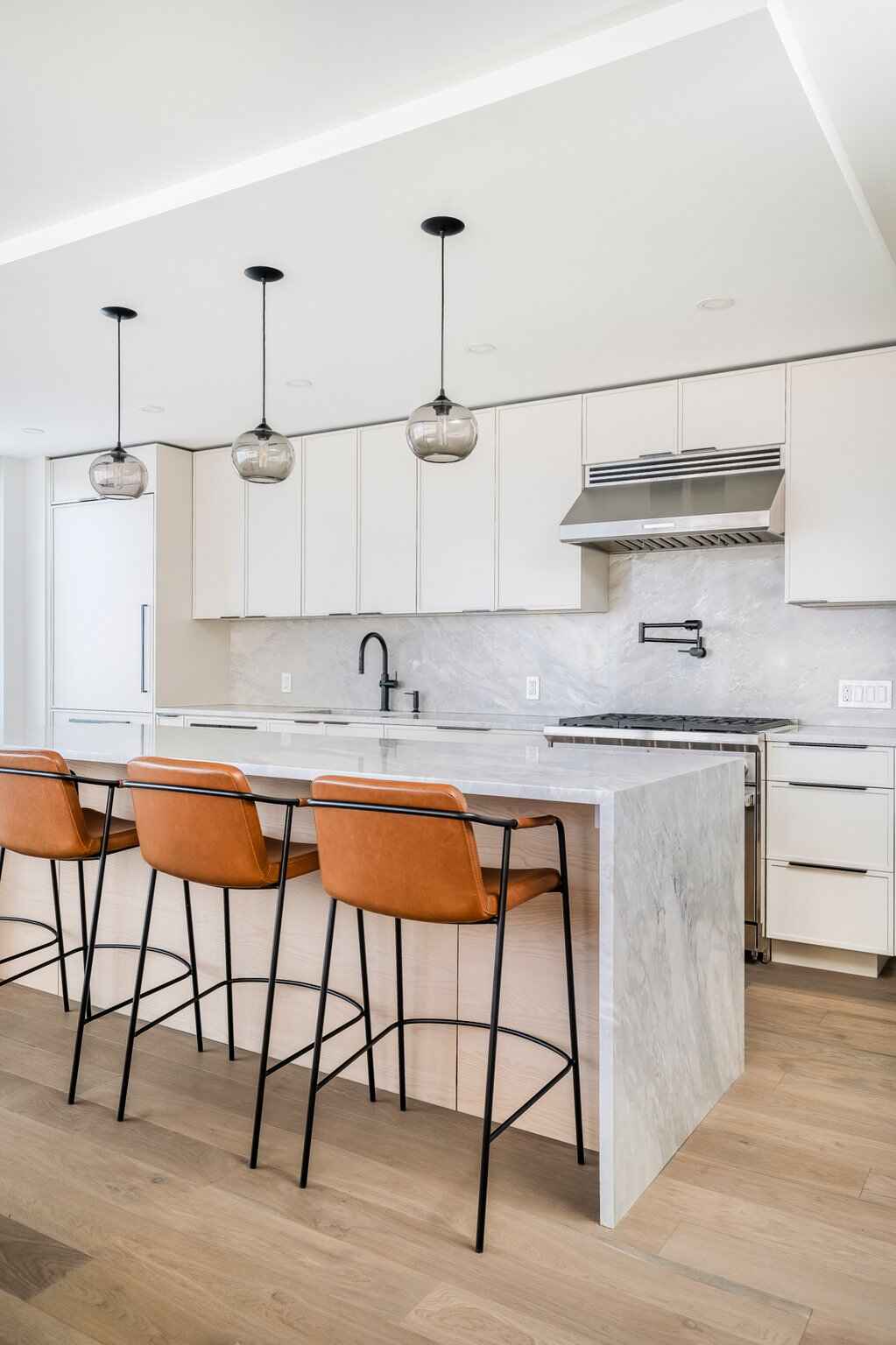 Renovated interior of a post-war condo at The Coronado at 155 West 70th Street in Lincoln Square, Manhattan, by Gallery KBNY (view 6)
