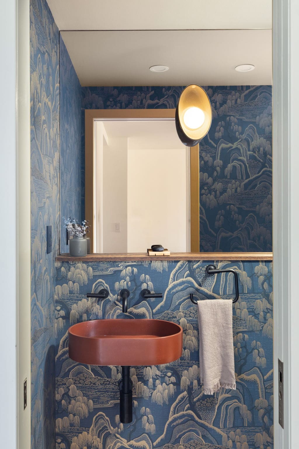 Renovated interior of a post-war co-op at 413 Grand Street on the Lower East Side, Manhattan, by Gallery KBNY (view 15)