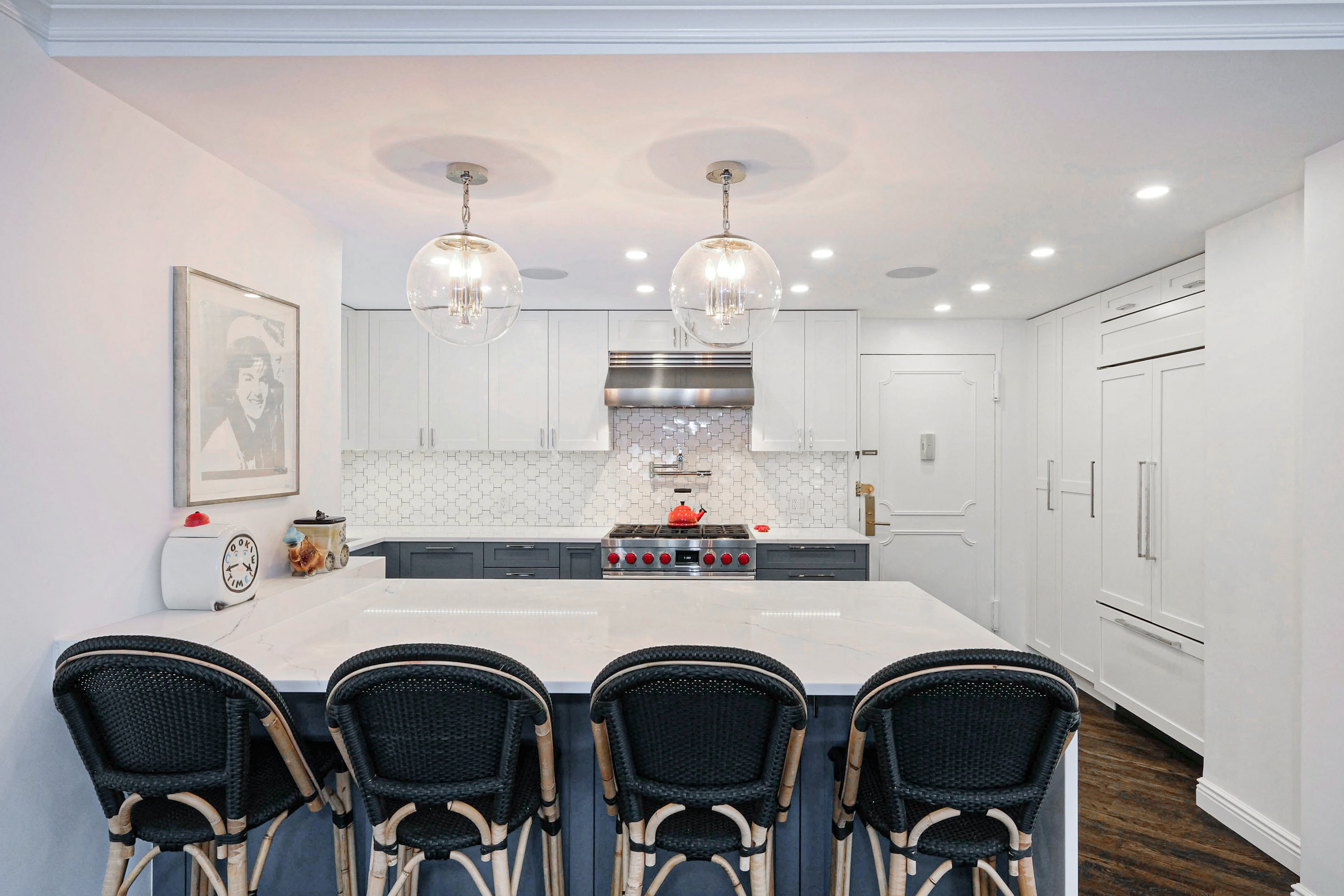 Renovated interior of a post-war co-op at 130 East 18th Street in Gramercy Park, Manhattan, by Gallery KBNY (view 8)