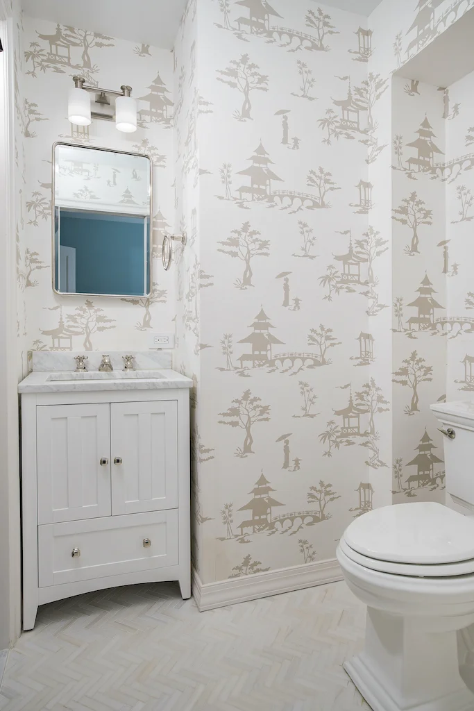 Renovated interior of a pre-war co-op at 91 Central Park West on the Upper West Side, Manhattan, by Gallery KBNY (view 7)