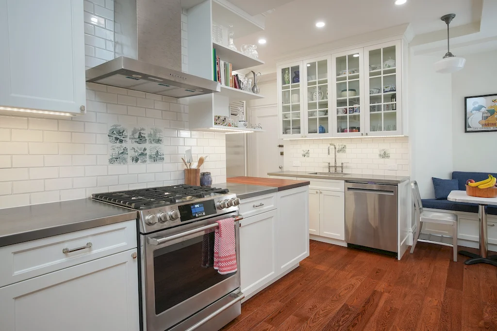 Renovated interior of a pre-war co-op at 91 Central Park West on the Upper West Side, Manhattan, by Gallery KBNY (view 1)