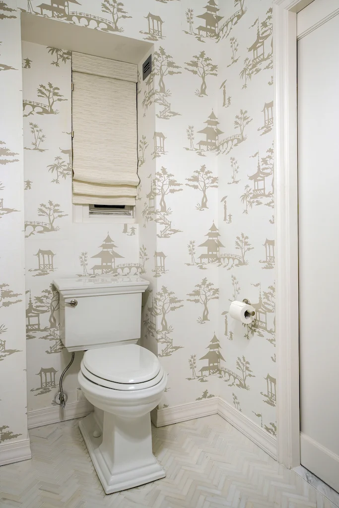 Renovated interior of a pre-war co-op at 91 Central Park West on the Upper West Side, Manhattan, by Gallery KBNY (view 6)