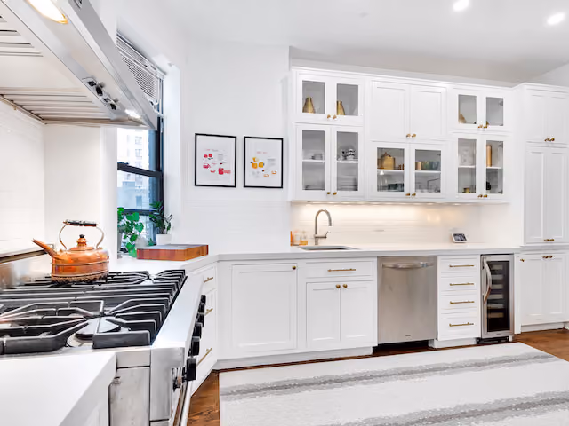 Renovated interior of a pre-war classic eight co-op at The Manchester at 255 West 108th Street on the Upper West Side, Manhattan, by Gallery KBNY (view 4)