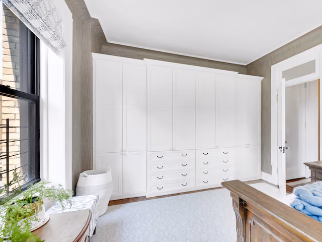 Renovated interior of a pre-war classic eight co-op at The Manchester at 255 West 108th Street on the Upper West Side, Manhattan, by Gallery KBNY (view 10)