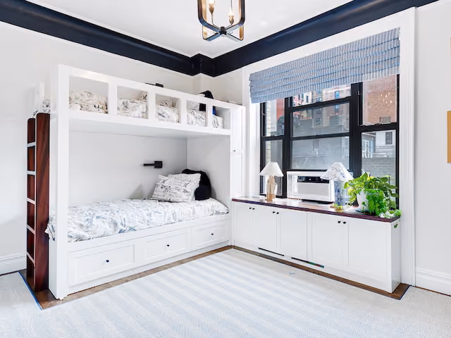 Renovated interior of a pre-war classic eight co-op at The Manchester at 255 West 108th Street on the Upper West Side, Manhattan, by Gallery KBNY (view 9)