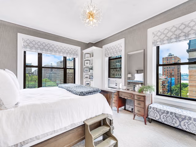 Renovated interior of a pre-war classic eight co-op at The Manchester at 255 West 108th Street on the Upper West Side, Manhattan, by Gallery KBNY (view 8)