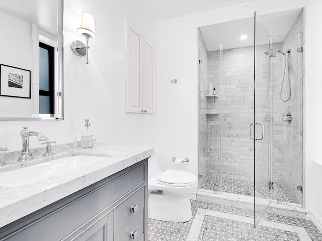 Renovated interior of a pre-war classic eight co-op at The Manchester at 255 West 108th Street on the Upper West Side, Manhattan, by Gallery KBNY (view 11)