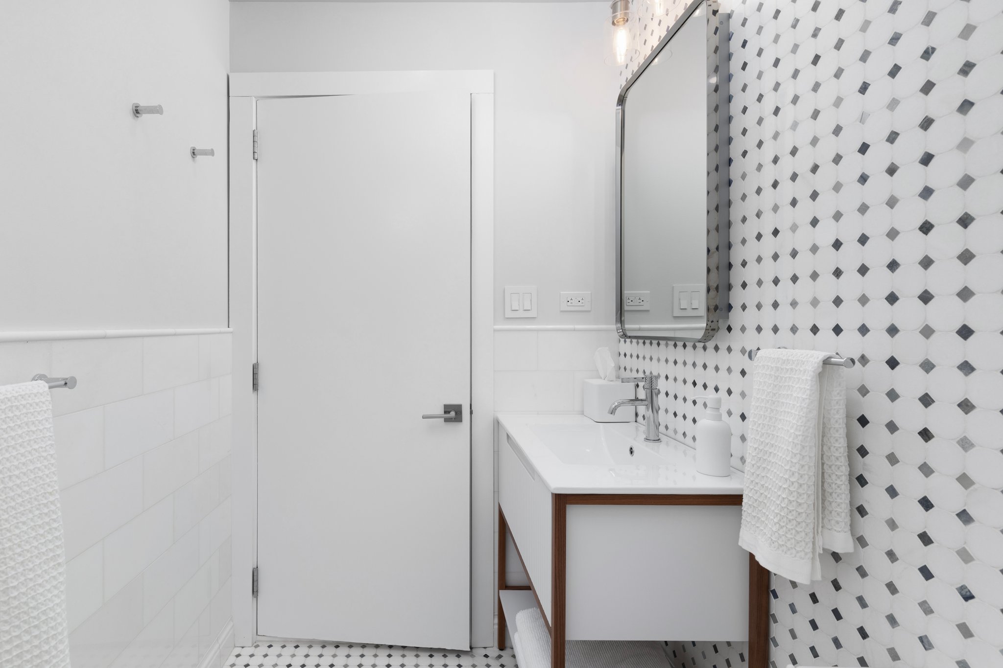 Renovated interior of a post-war co-op at The Brevard at 245 East 54th Street in Midtown East, Manhattan, by Gallery KBNY (continued view 13)