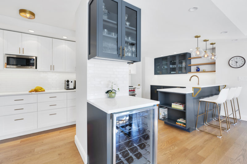 Renovated interior of a co-op at Lincoln Towers at 140 West End Avenue on the Upper West Side, Manhattan, by Gallery KBNY (view 3)