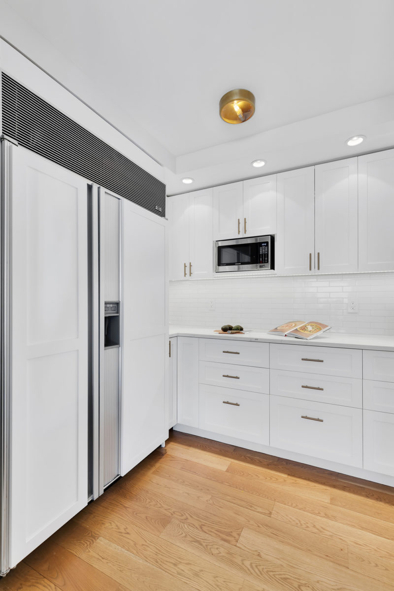 Renovated interior of a co-op at Lincoln Towers at 140 West End Avenue on the Upper West Side, Manhattan, by Gallery KBNY (view 4)