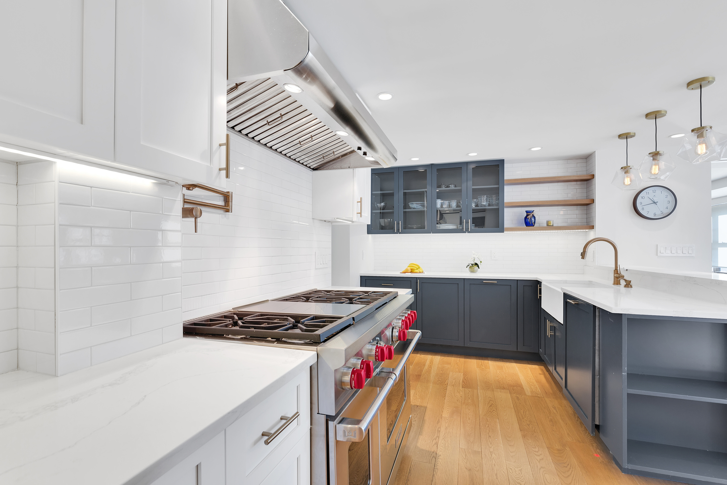 Renovated interior of a co-op at Lincoln Towers at 140 West End Avenue on the Upper West Side, Manhattan, by Gallery KBNY (view 2)