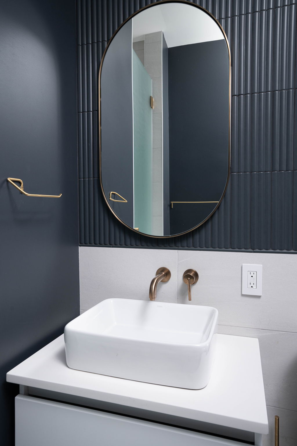 Renovated interior of a pre-war condo at The Chelsea Mercantile at 252 Seventh Avenue in Chelsea, Manhattan, by Gallery KBNY (view 15)