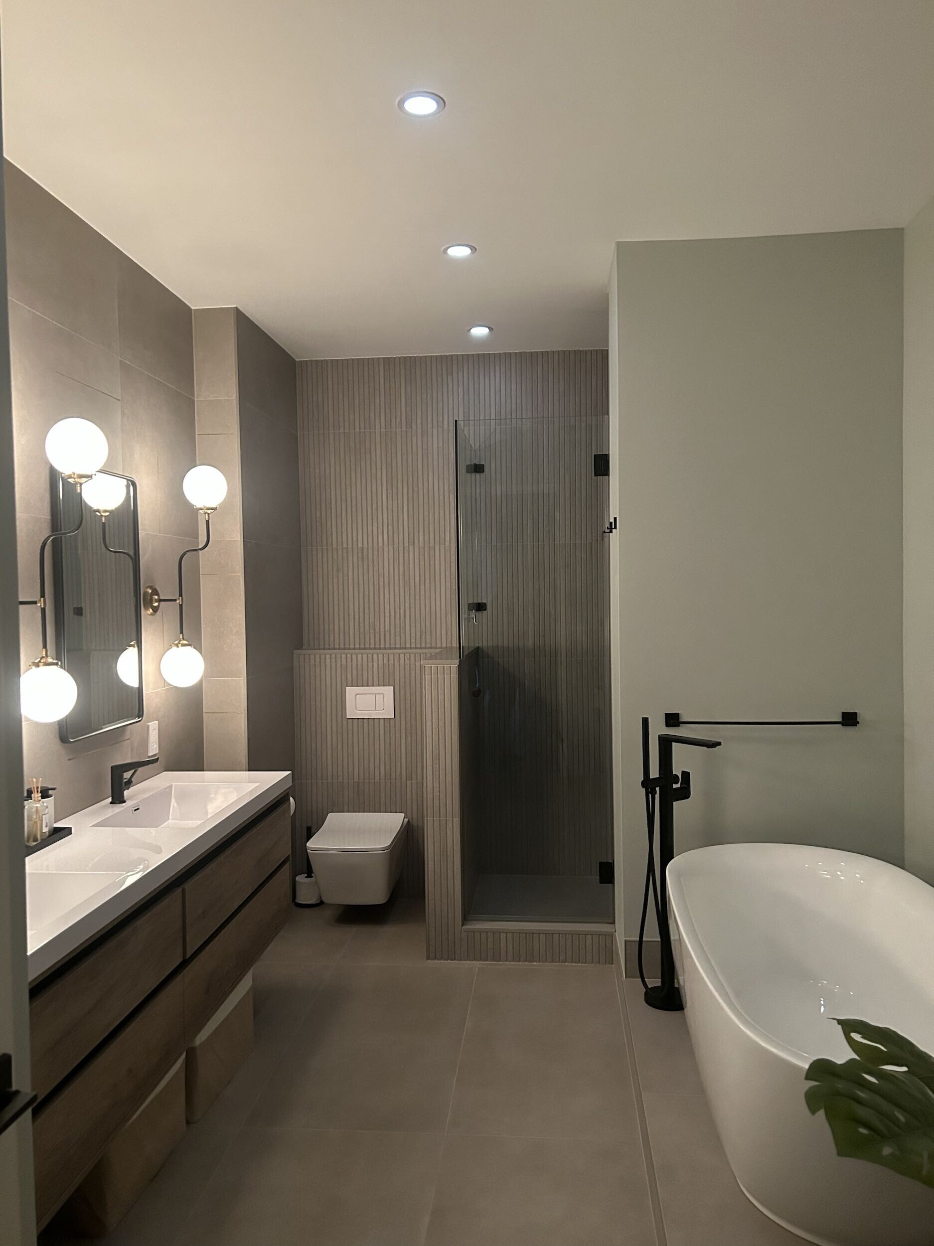 Pre-renovation or in-progress view of a pre-war condo renovation at The Chelsea Mercantile at 252 Seventh Avenue in Chelsea, Manhattan, by Gallery KBNY (view 17)