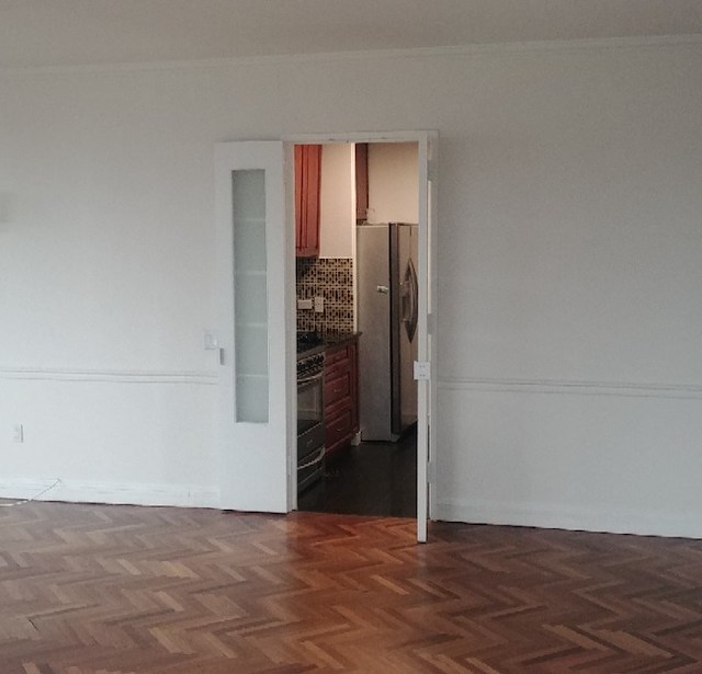 Interior before a post-war condo renovation at Leighton House at 360 East 88th Street on the Upper East Side, Manhattan, by Gallery KBNY (view 4)