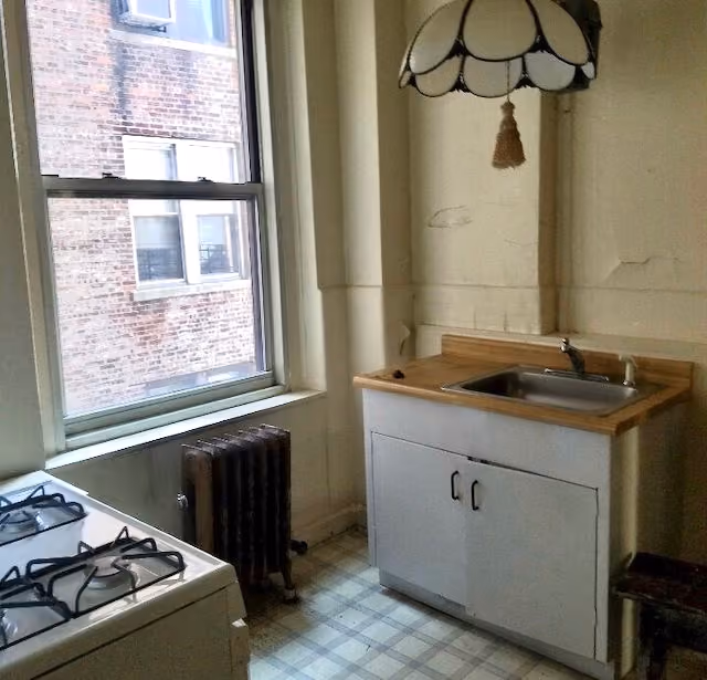 Interior before a pre-war co-op renovation at 895 West End Avenue on the Upper West Side, Manhattan, by Gallery KBNY (view 1)