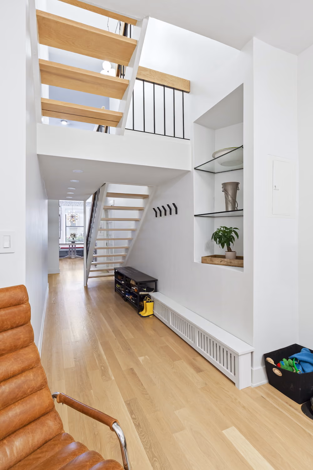 Renovated interior of a pre-war townhouse at 529 East 87th Street on the Upper East Side, Manhattan, by Gallery KBNY (view 7)