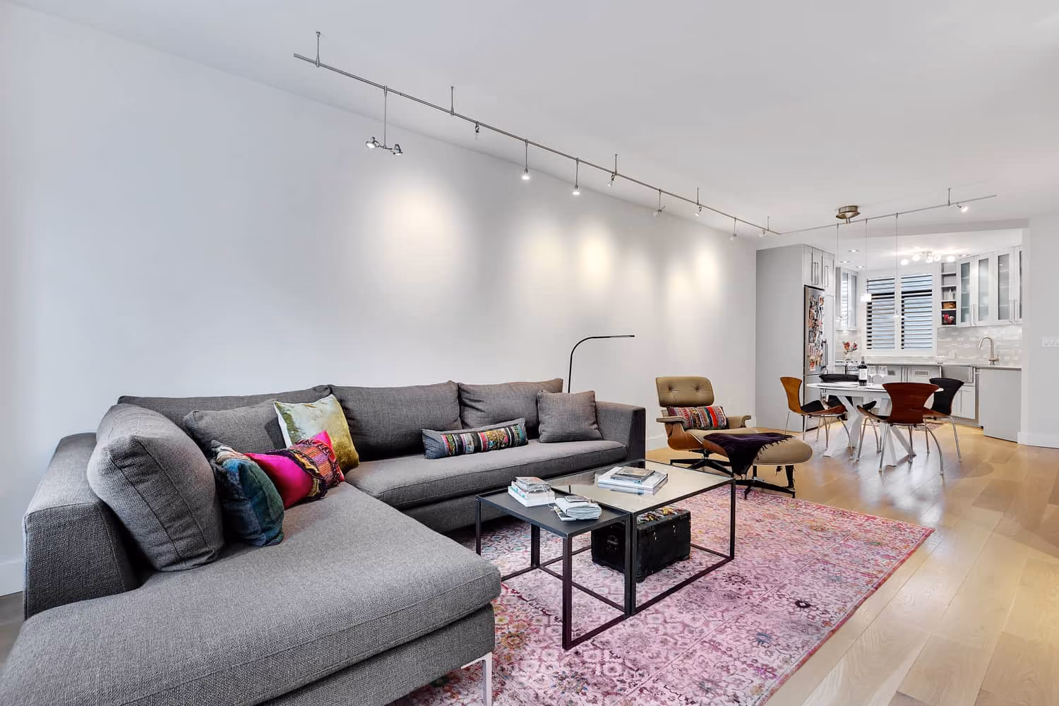 Renovated interior of a post-war co-op pied-a-terre at International Plaza at 303 East 43rd Street in Turtle Bay, Manhattan, by Gallery KBNY (view 4)