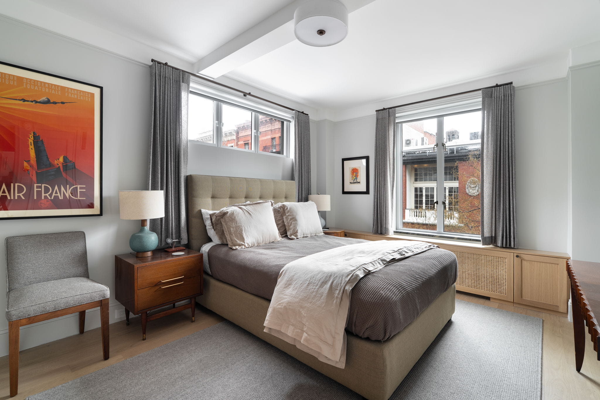 Renovated interior of a pre-war co-op at The Windsor Arms at 61 West 9th Street in Greenwich Village, Manhattan, by Gallery KBNY (view 8)