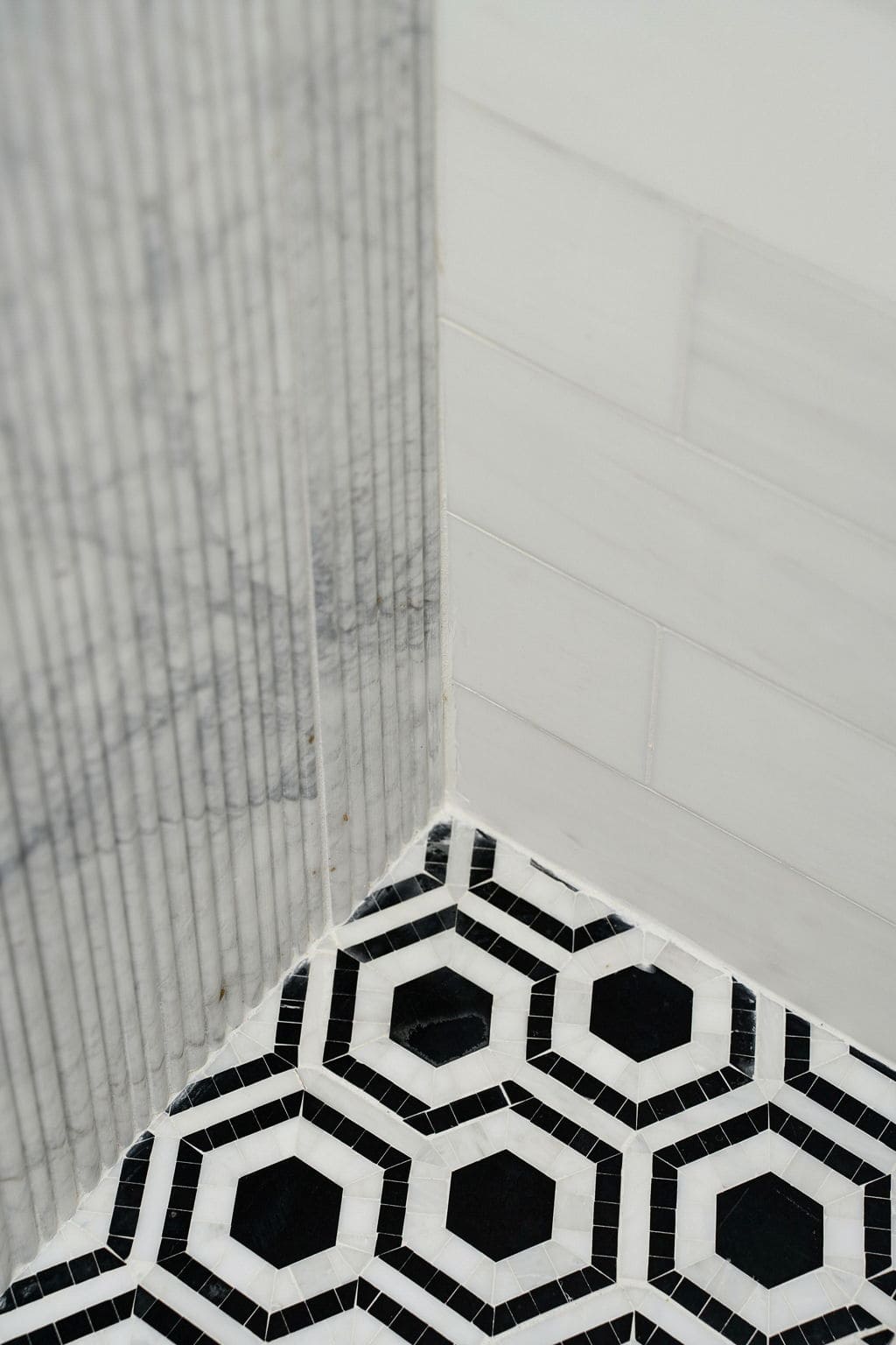 Renovated interior of a post-war co-op at 425 East 58th Street in Sutton Place, Manhattan, by Gallery KBNY (view 23)