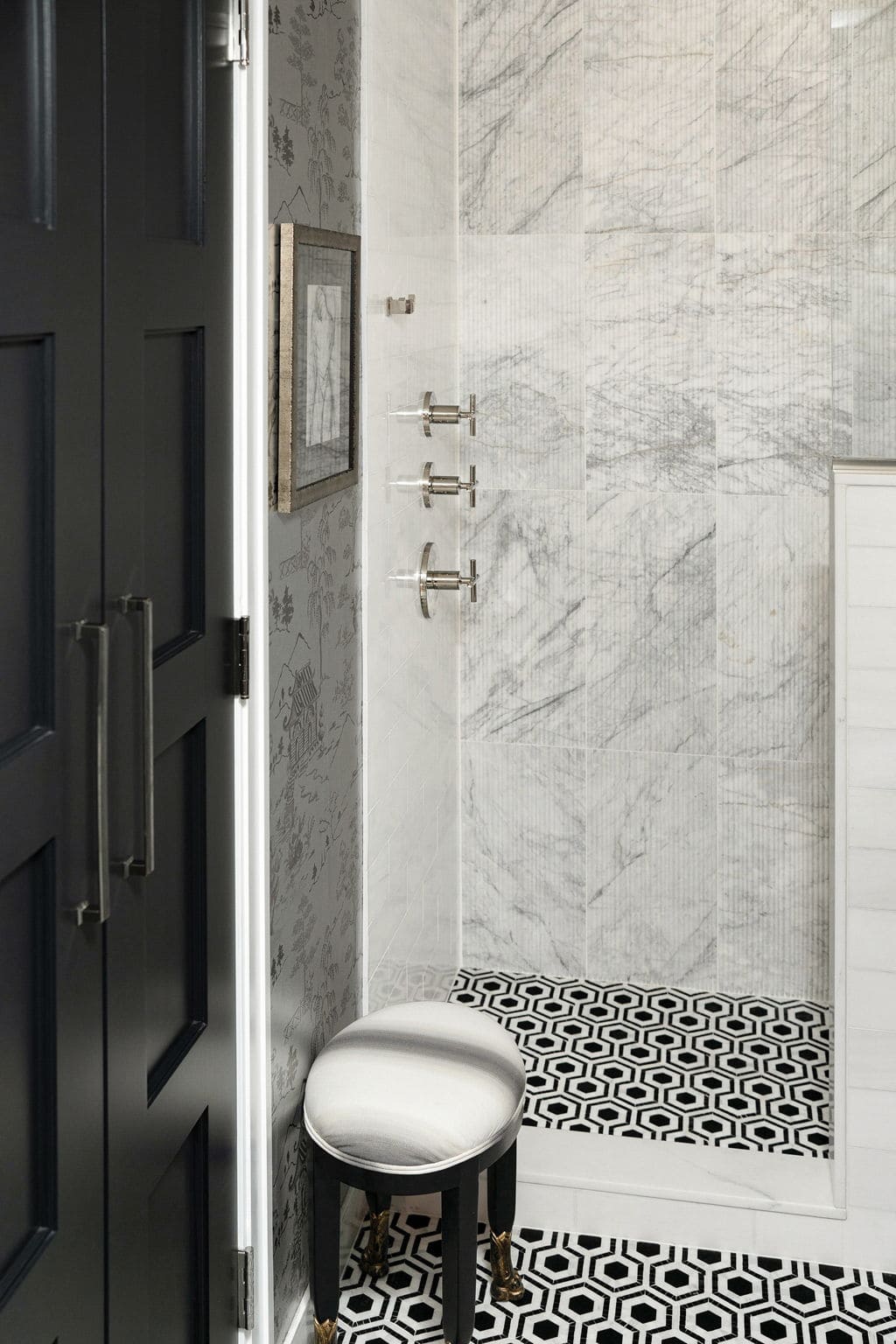 Renovated interior of a post-war co-op at 425 East 58th Street in Sutton Place, Manhattan, by Gallery KBNY (view 20)